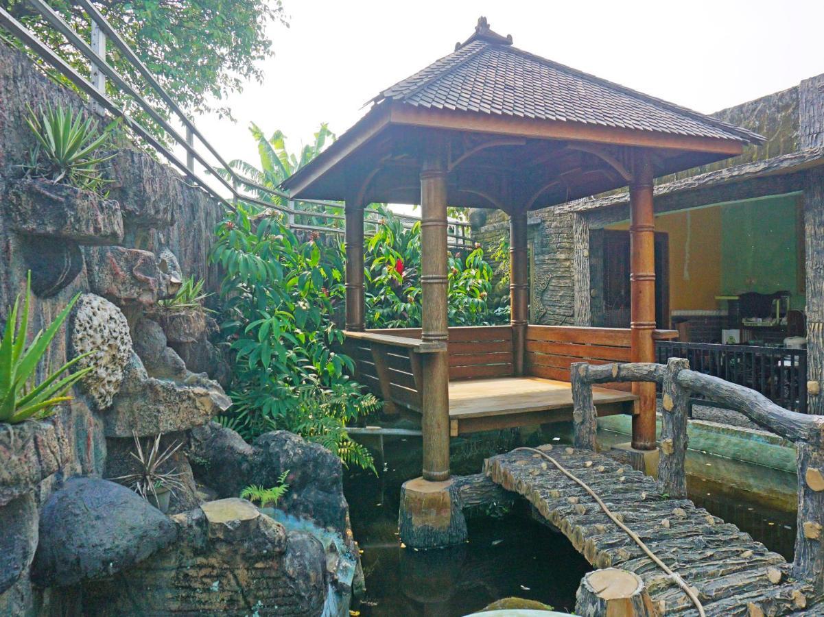 Oyo 90369 An Nur Family Homestay Syariah Cigombong Exterior photo