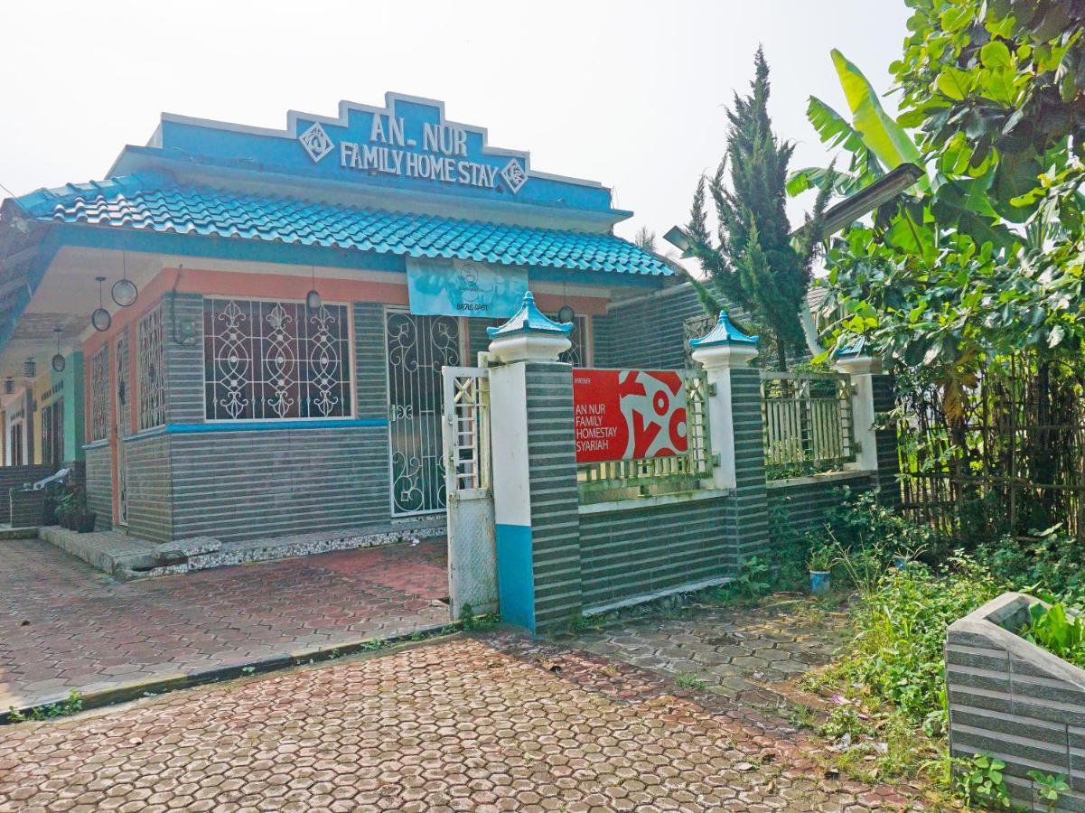 Oyo 90369 An Nur Family Homestay Syariah Cigombong Exterior photo