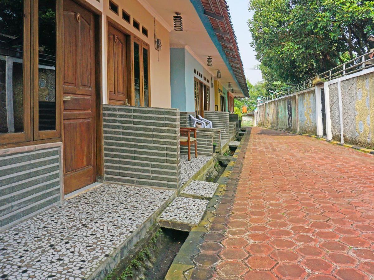 Oyo 90369 An Nur Family Homestay Syariah Cigombong Exterior photo