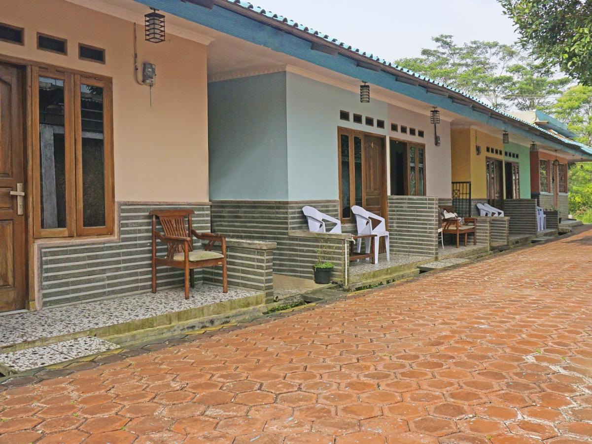 Oyo 90369 An Nur Family Homestay Syariah Cigombong Exterior photo
